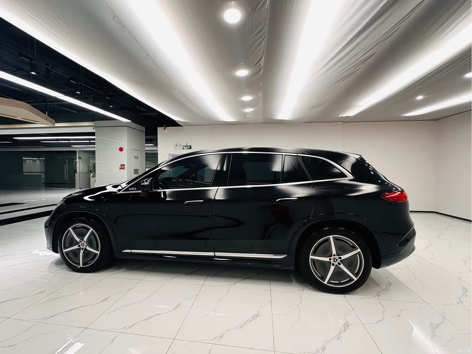 Mercedes-Benz EQS, 2023 8