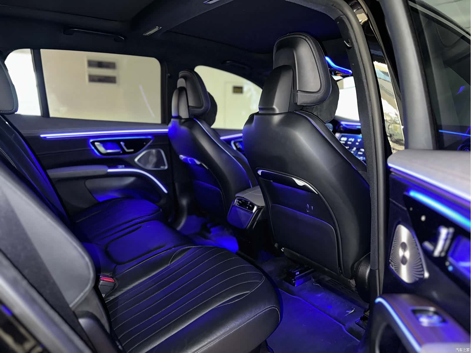 Mercedes-Benz EQS, 2023 25
