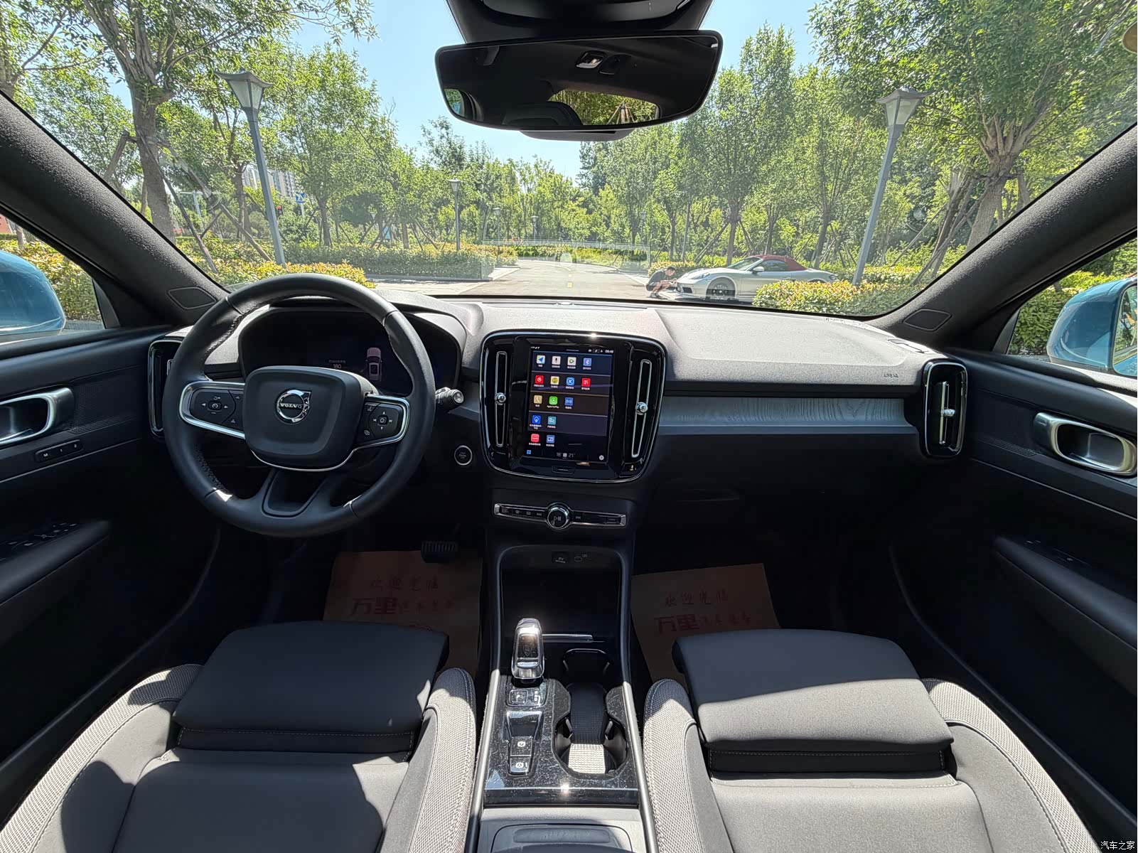 Volvo XC40, 2025 все фото