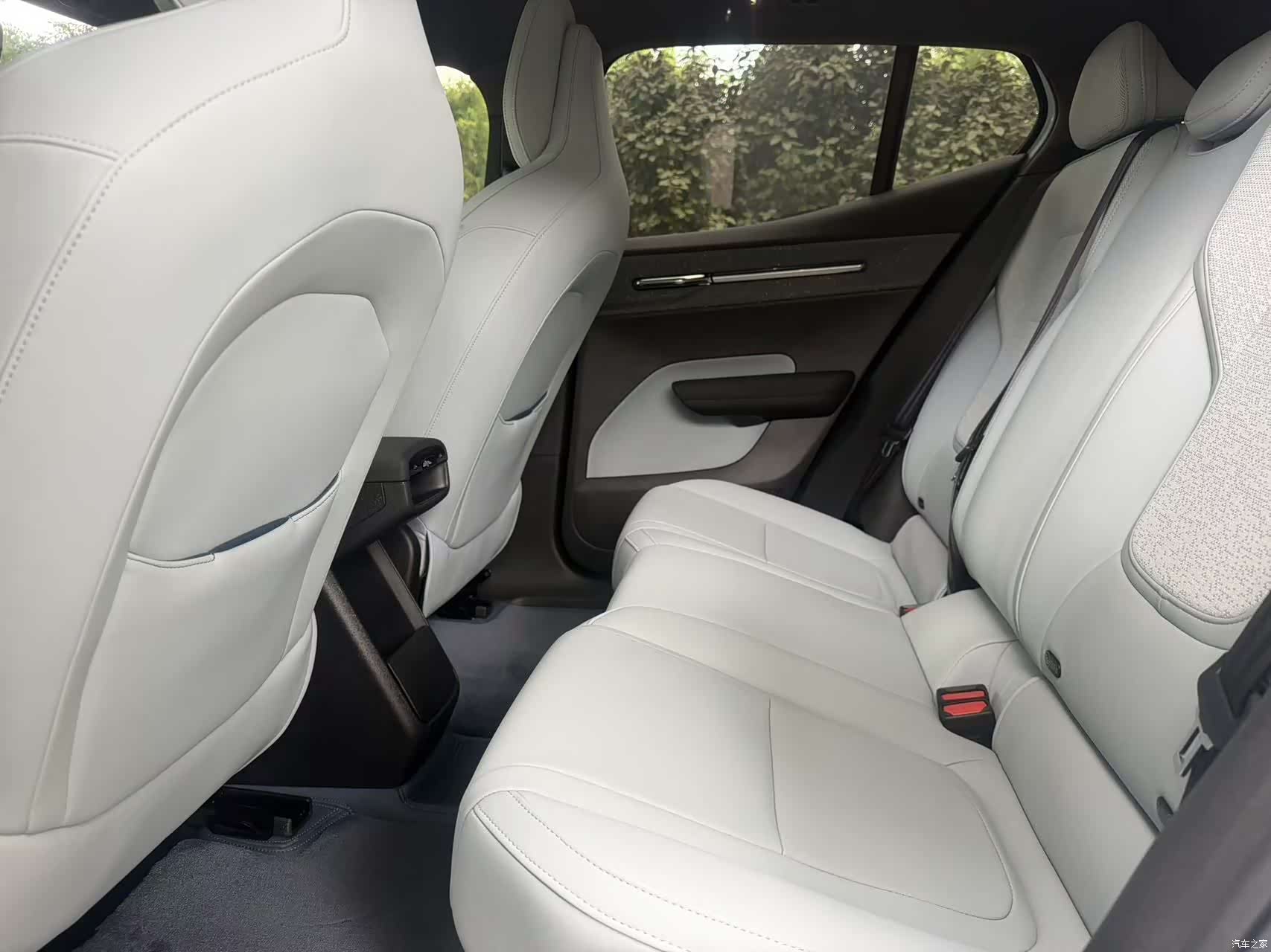 Volvo EX30, 2024 7