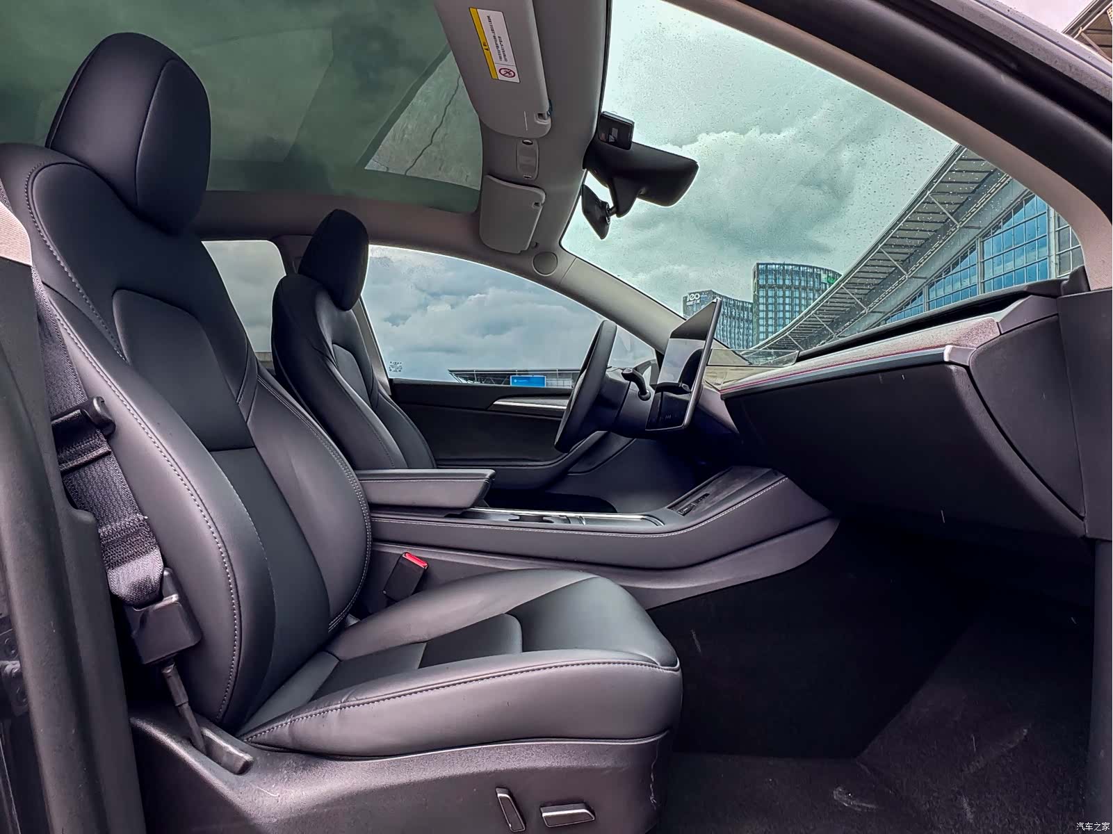 Tesla Model Y, 2024 14