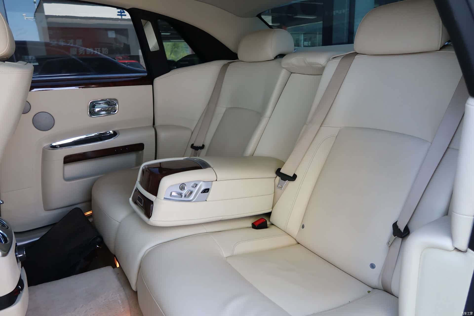 Rolls-Royce Ghost, 2011 6