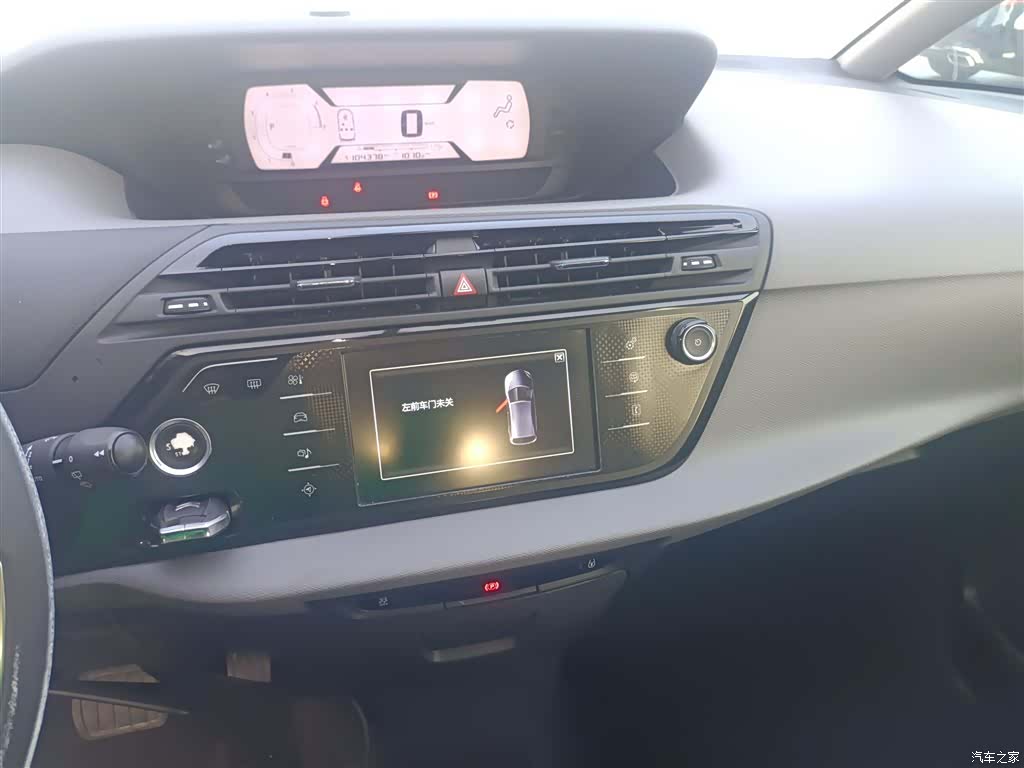 Citroen C4, 2018 все фото