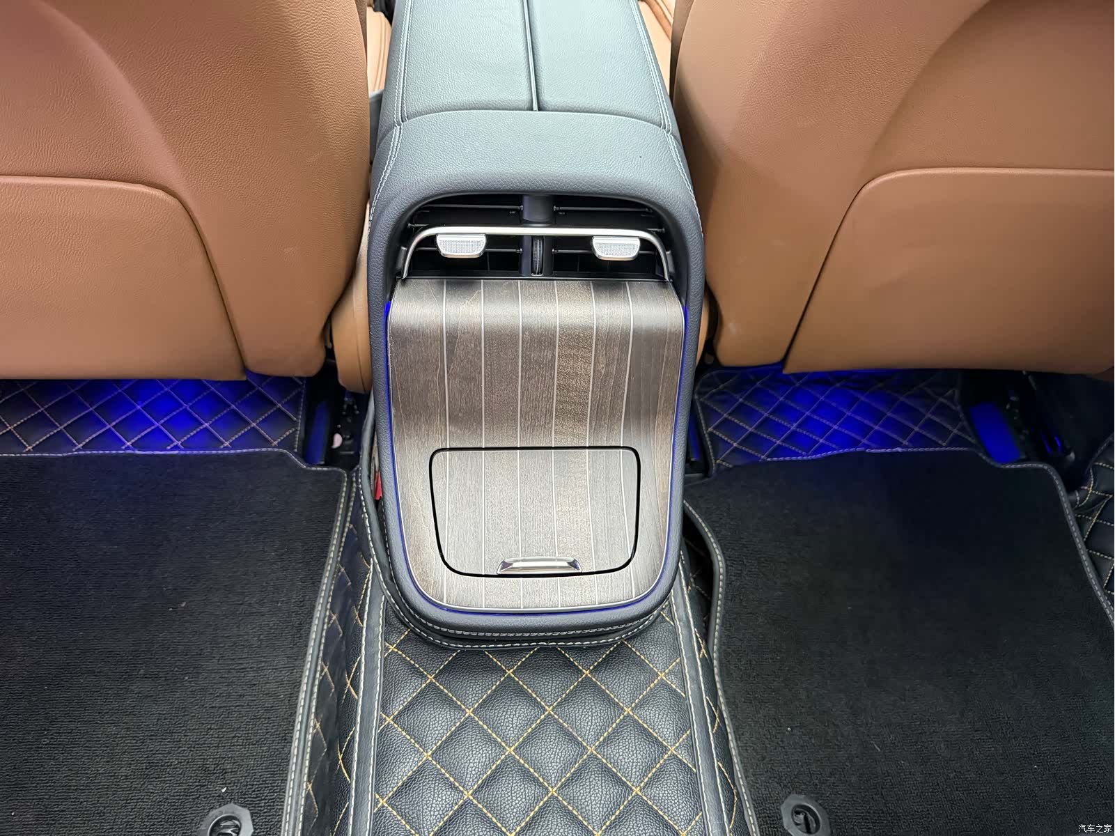 Mercedes-Benz E-Class, 2024 10
