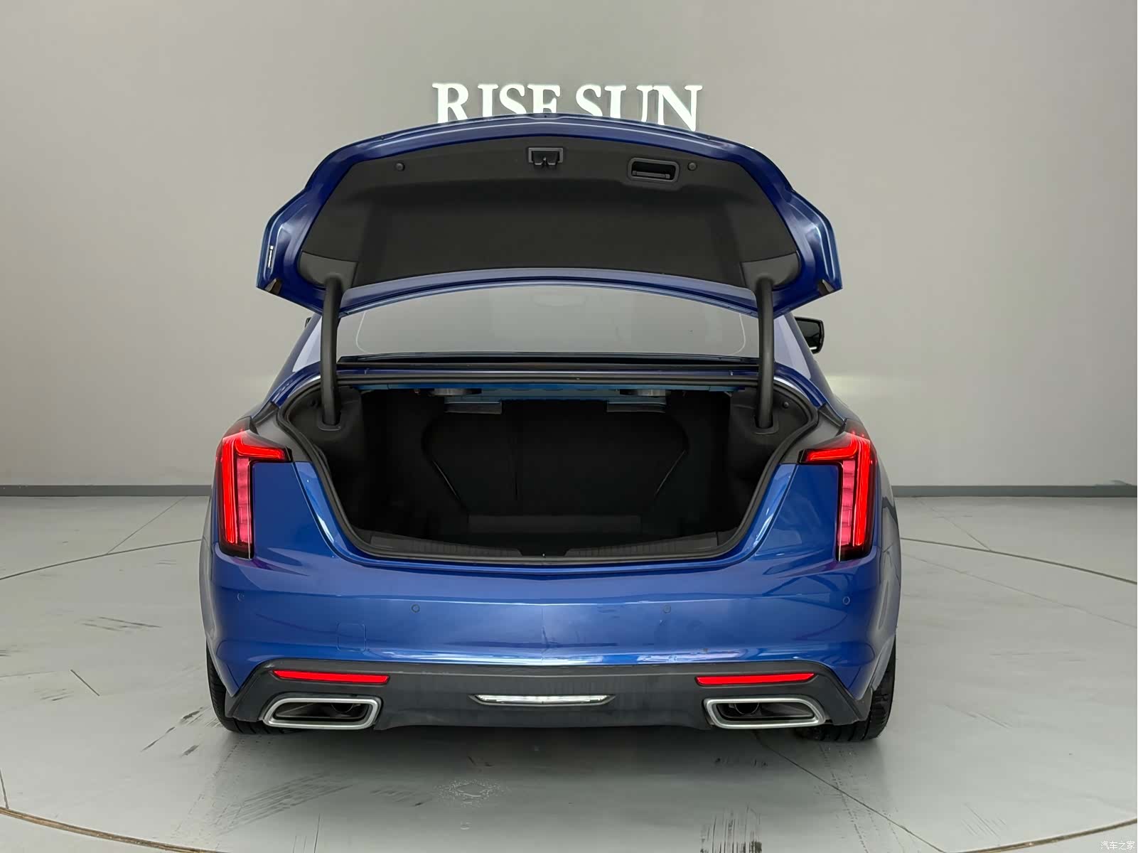 Cadillac CT5, 2022 все фото