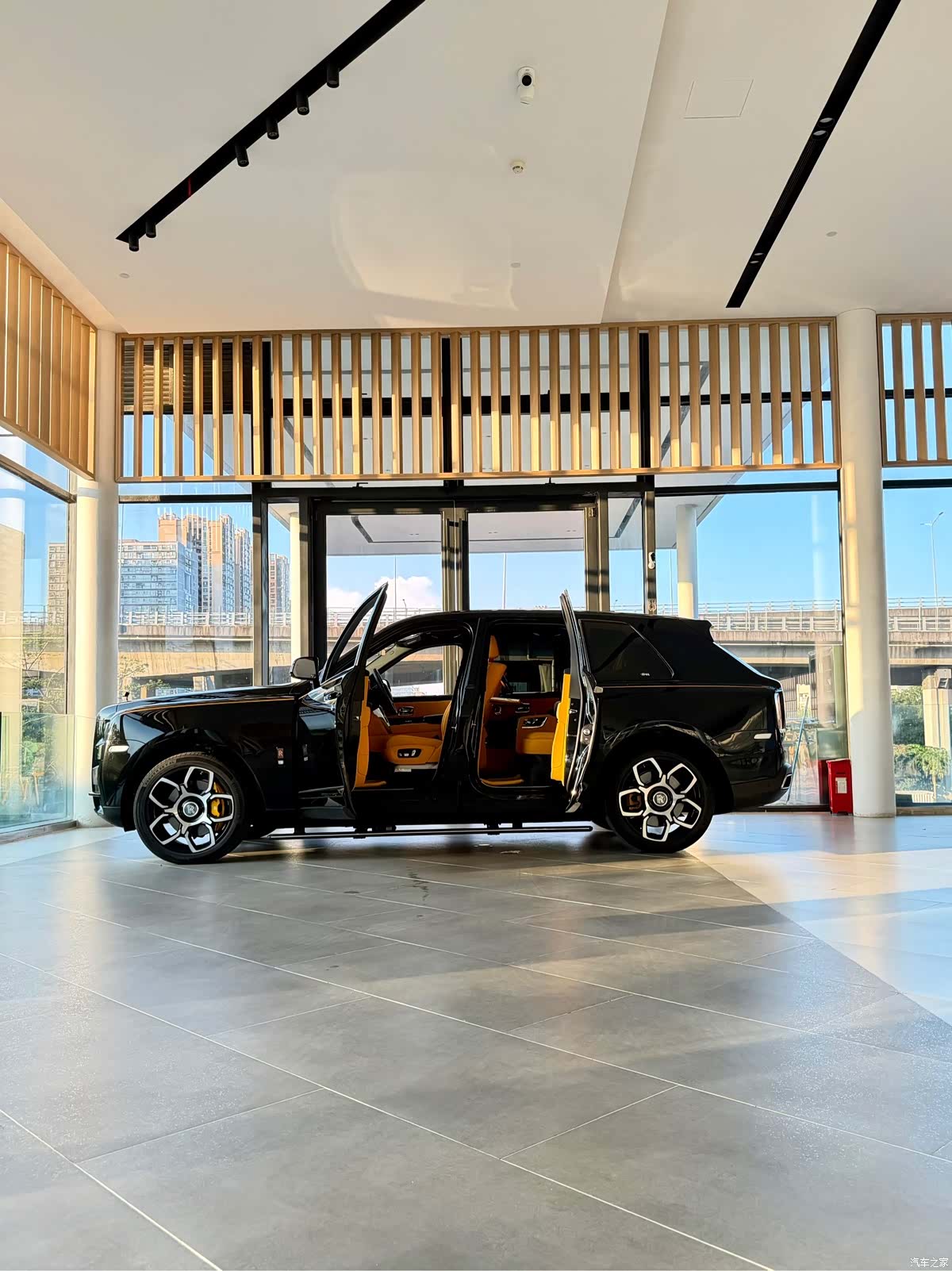 Rolls-Royce Cullinan, 2023 4