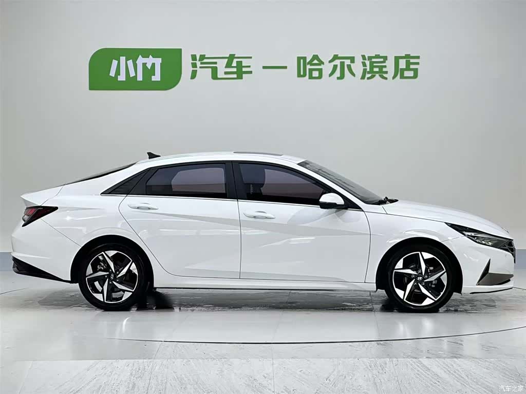 Hyundai Elantra, 2022 все фото