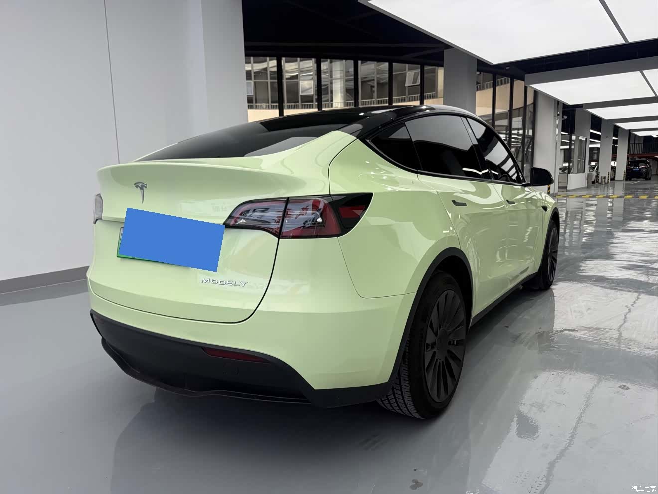 Tesla Model Y, 2023 16
