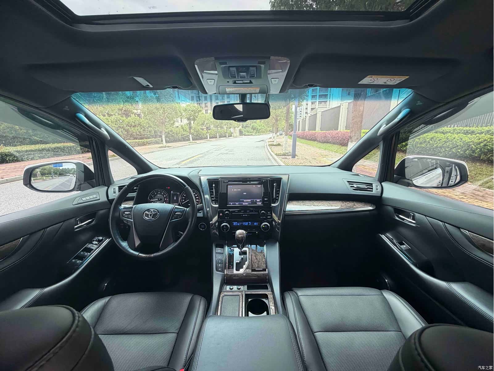 Toyota Alphard, 2018 все фото