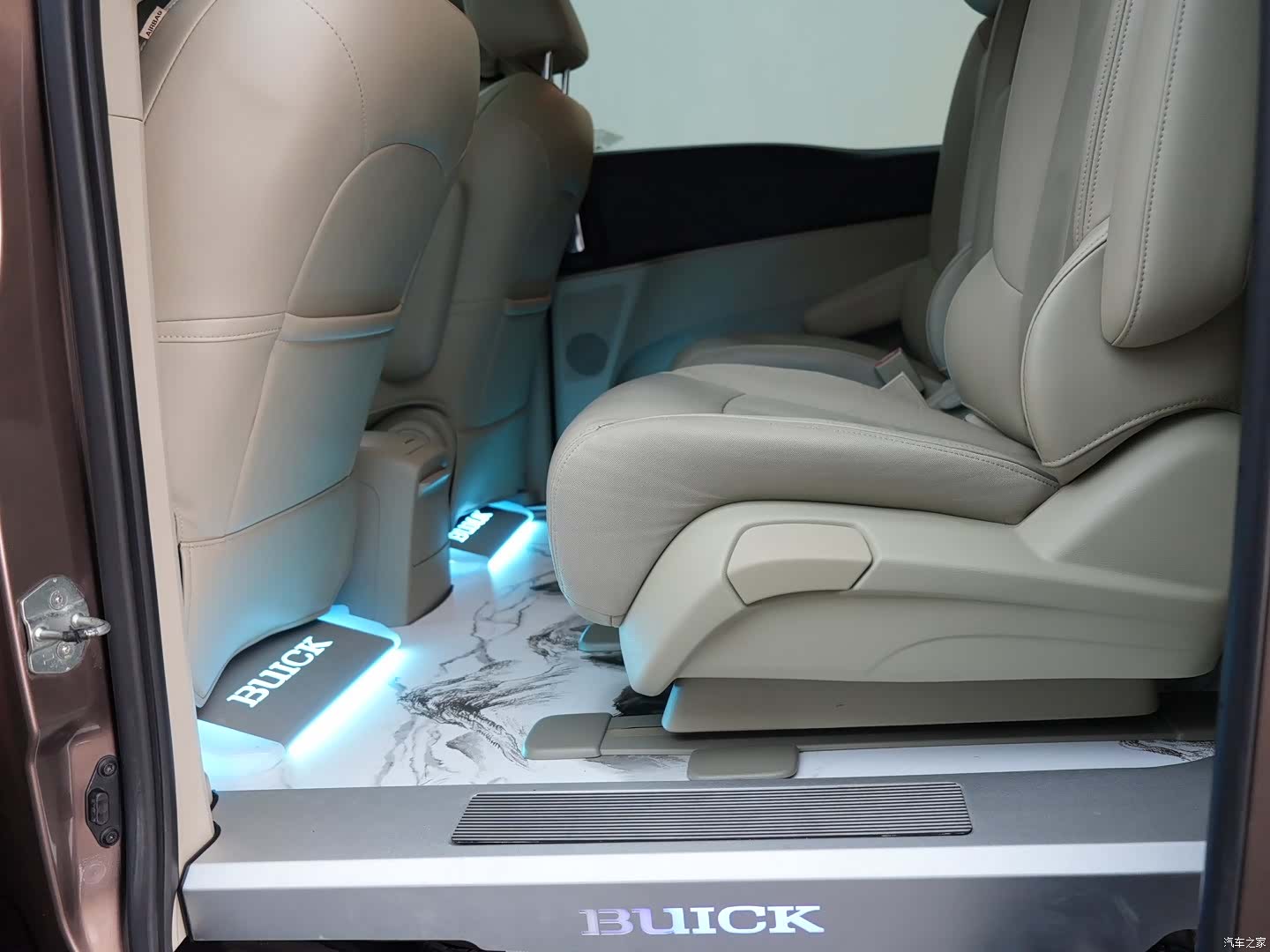 Buick GL8, 2020 13