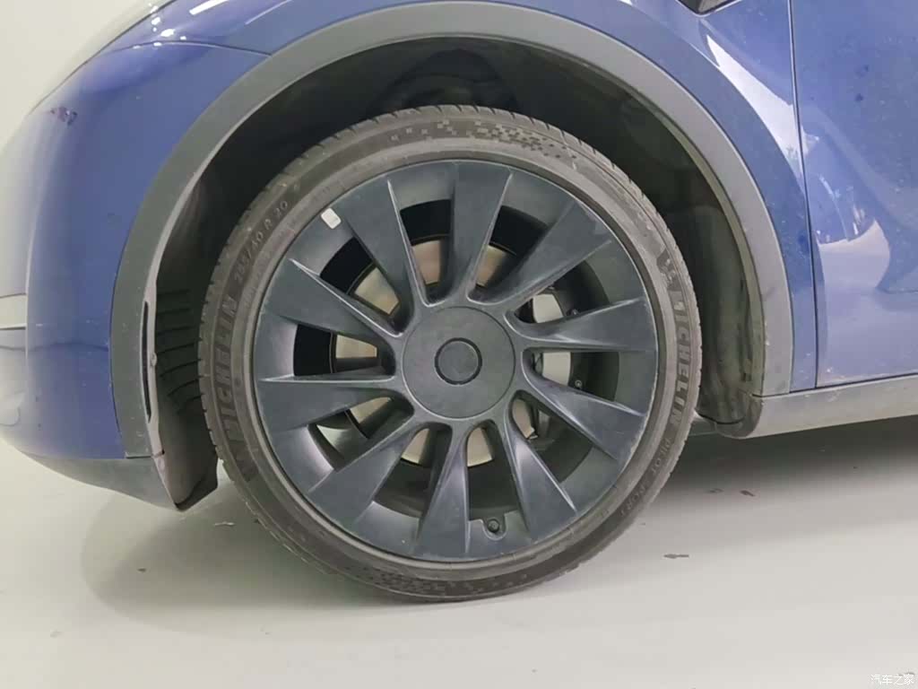 Tesla Model Y, 2023 23