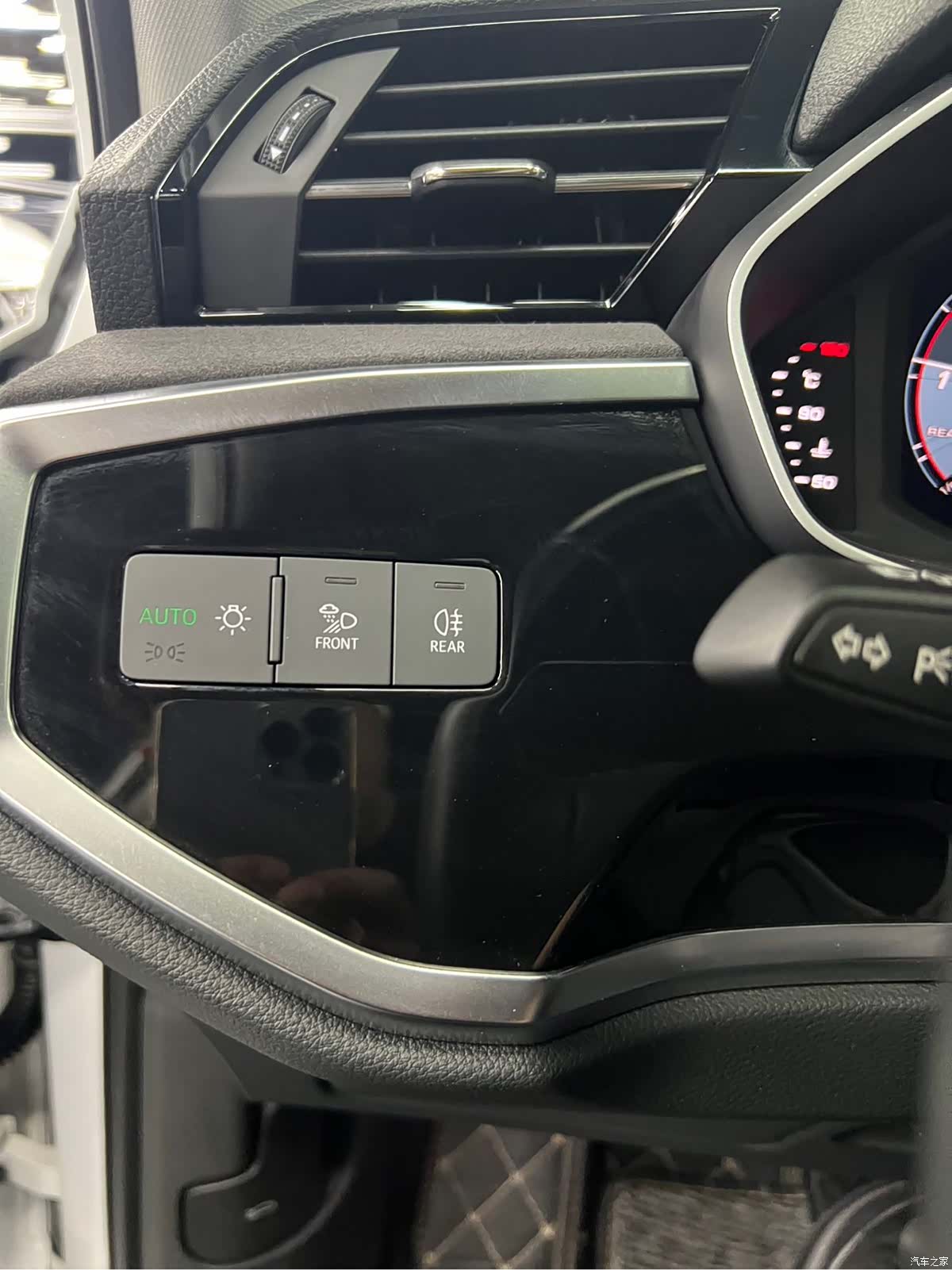Audi Q3, 2023 13