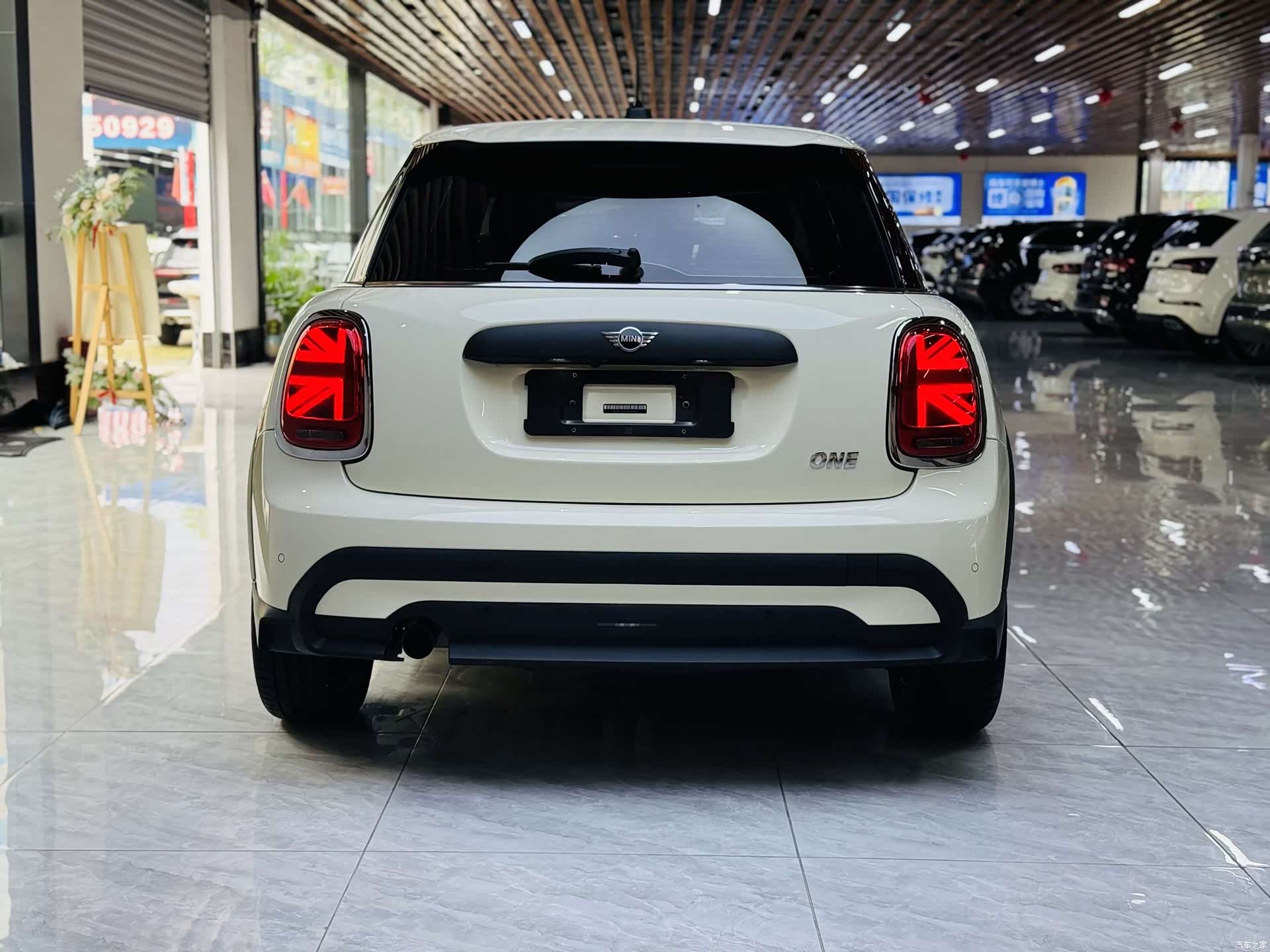 Mini ONE, 2021 18