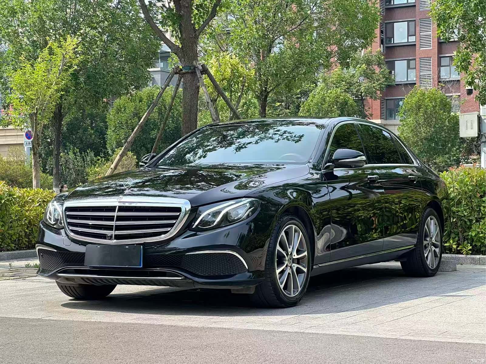 Mercedes-Benz E-Class, 2019 3