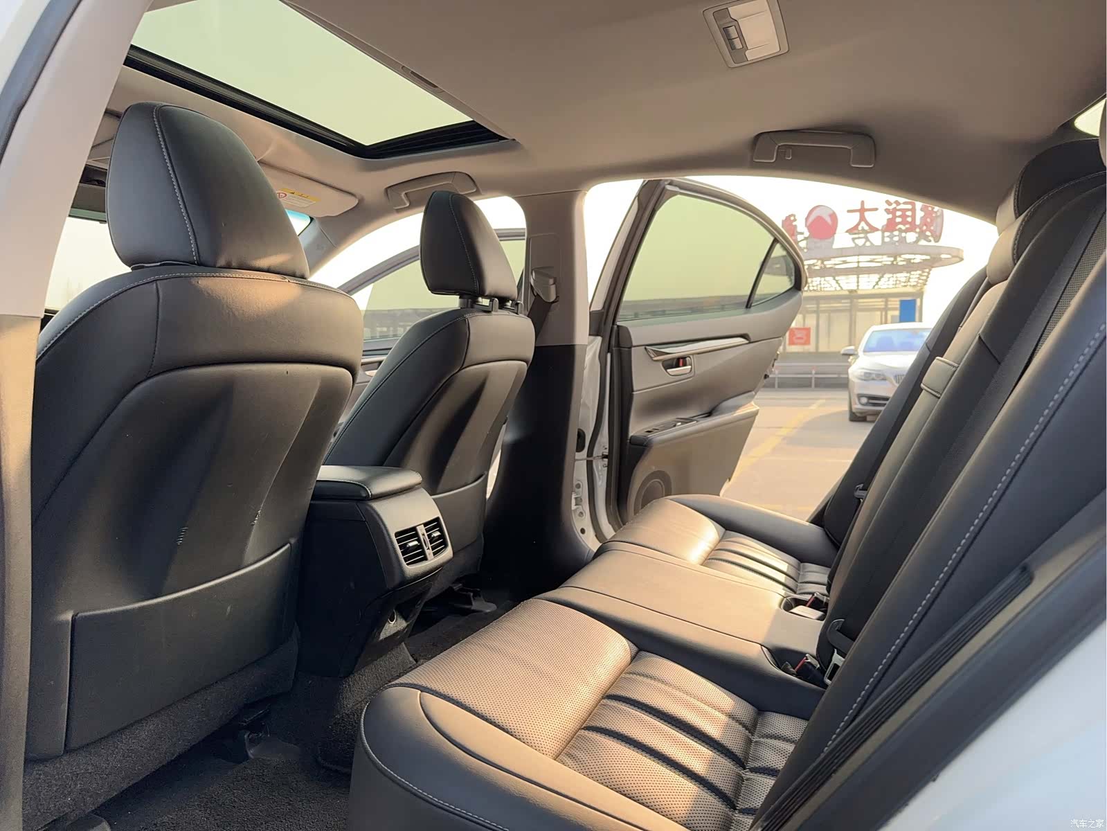 Lexus ES, 2018 11