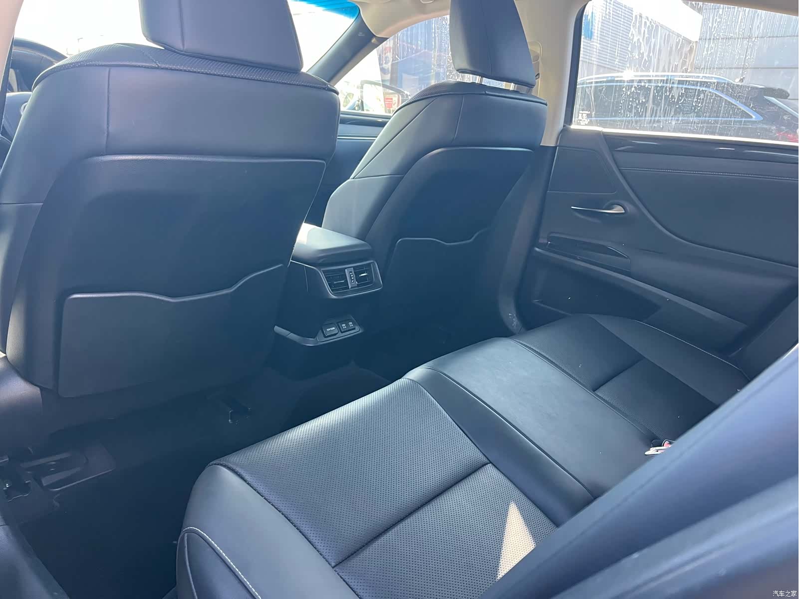 Lexus ES, 2019 все фото