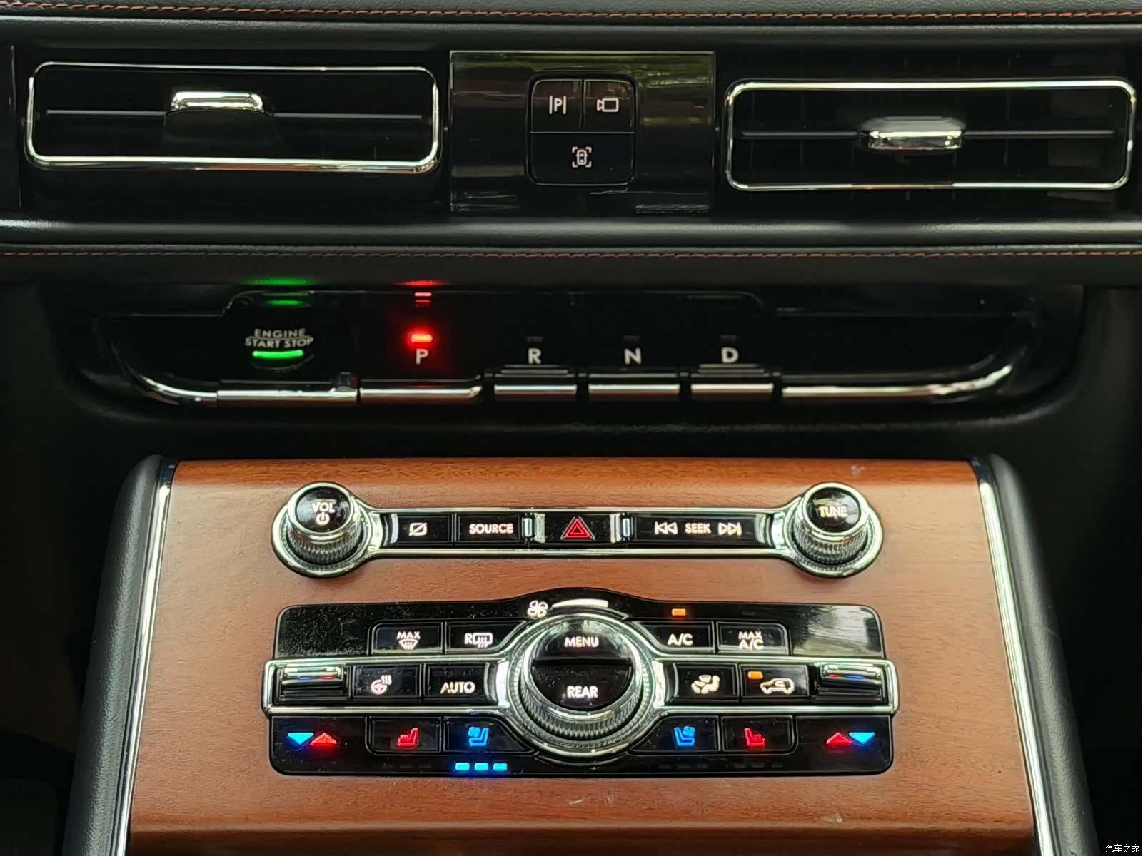 Lincoln Aviator, 2021 10