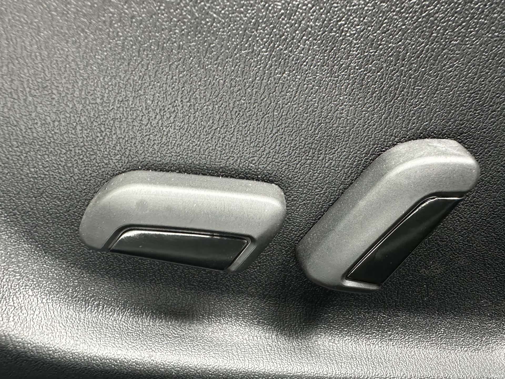 Mazda CX-4, 2023 12