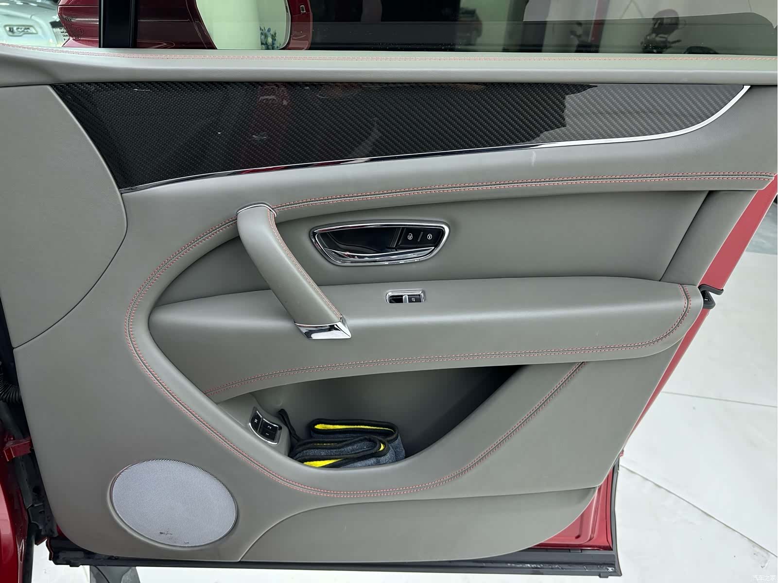 Bentley Bentayga, 2018 34