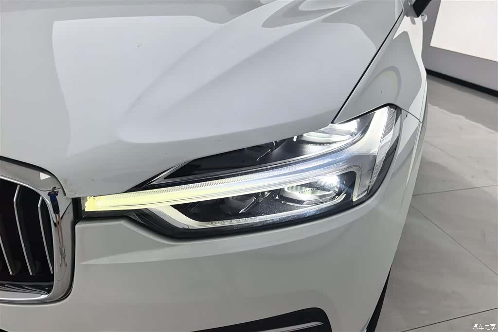 Volvo XC60, 2019 все фото