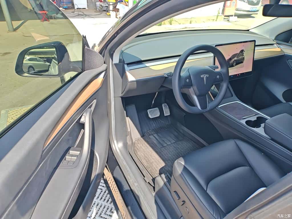 Tesla Model Y, 2022 16