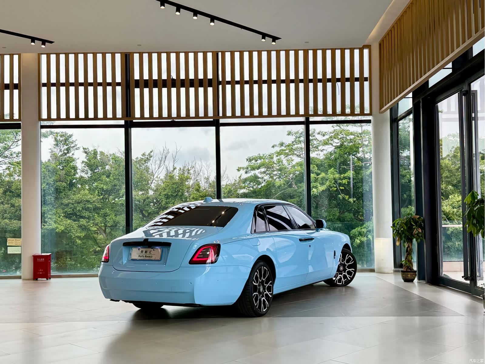 Rolls-Royce Ghost, 2021 3