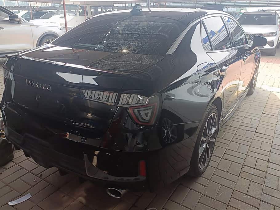 Lynk & Co 03