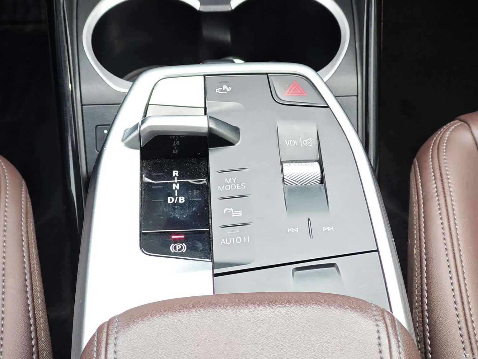 BMW iX1, 2024 13
