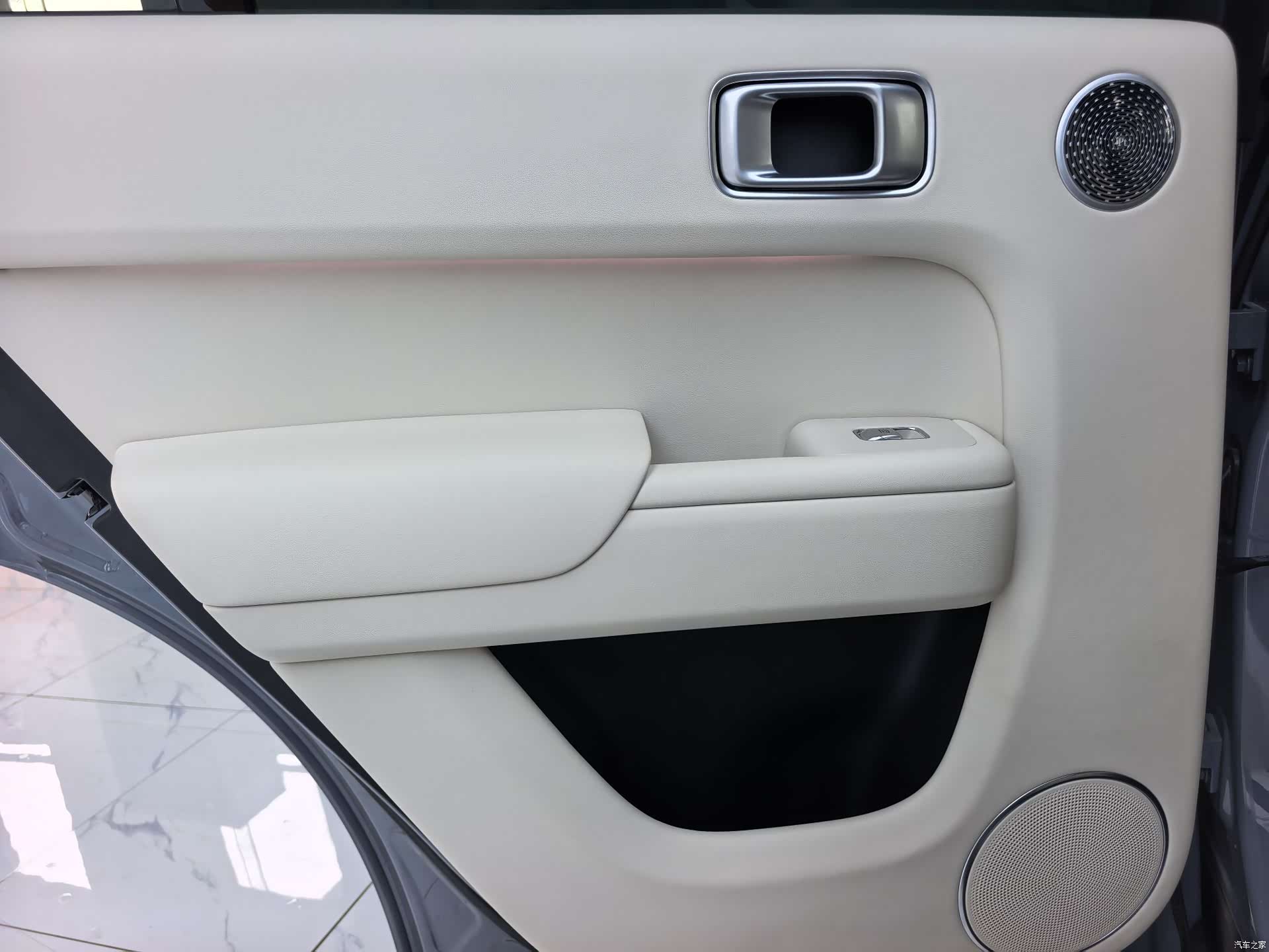 Li Auto L8, 2025 13