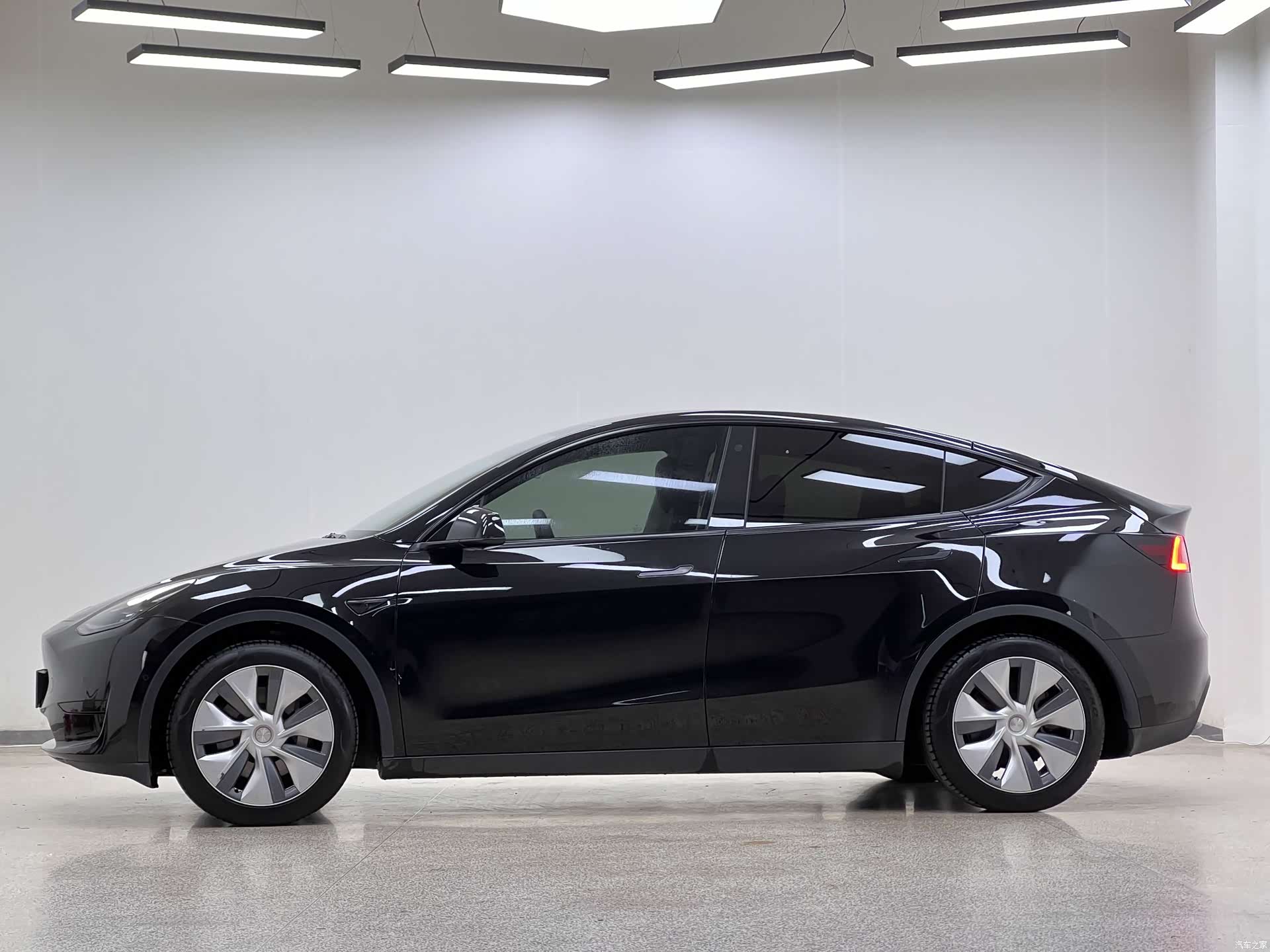 Tesla Model Y, 2022 4