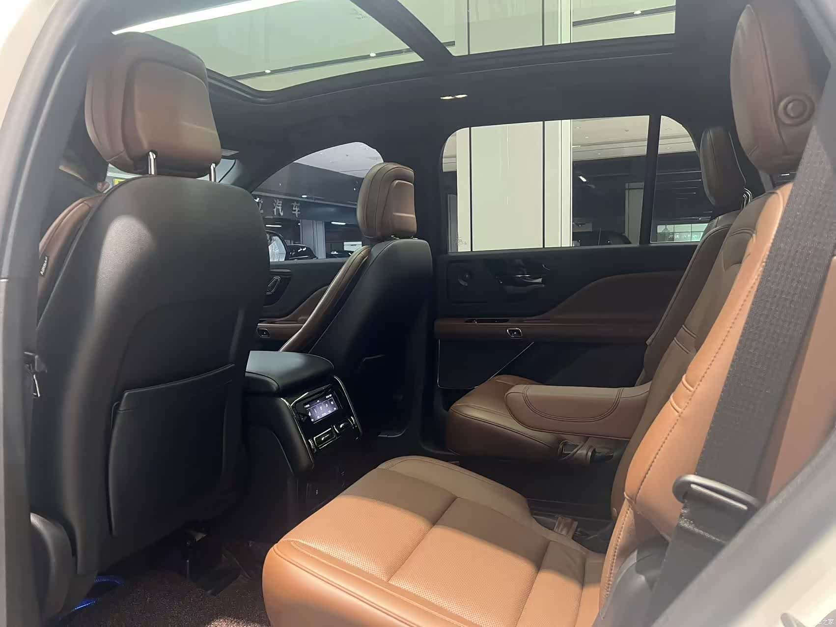 Lincoln Aviator, 2022 все фото