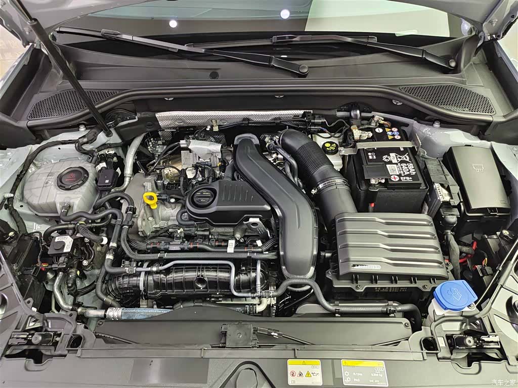 Audi Q2L, 2025 16