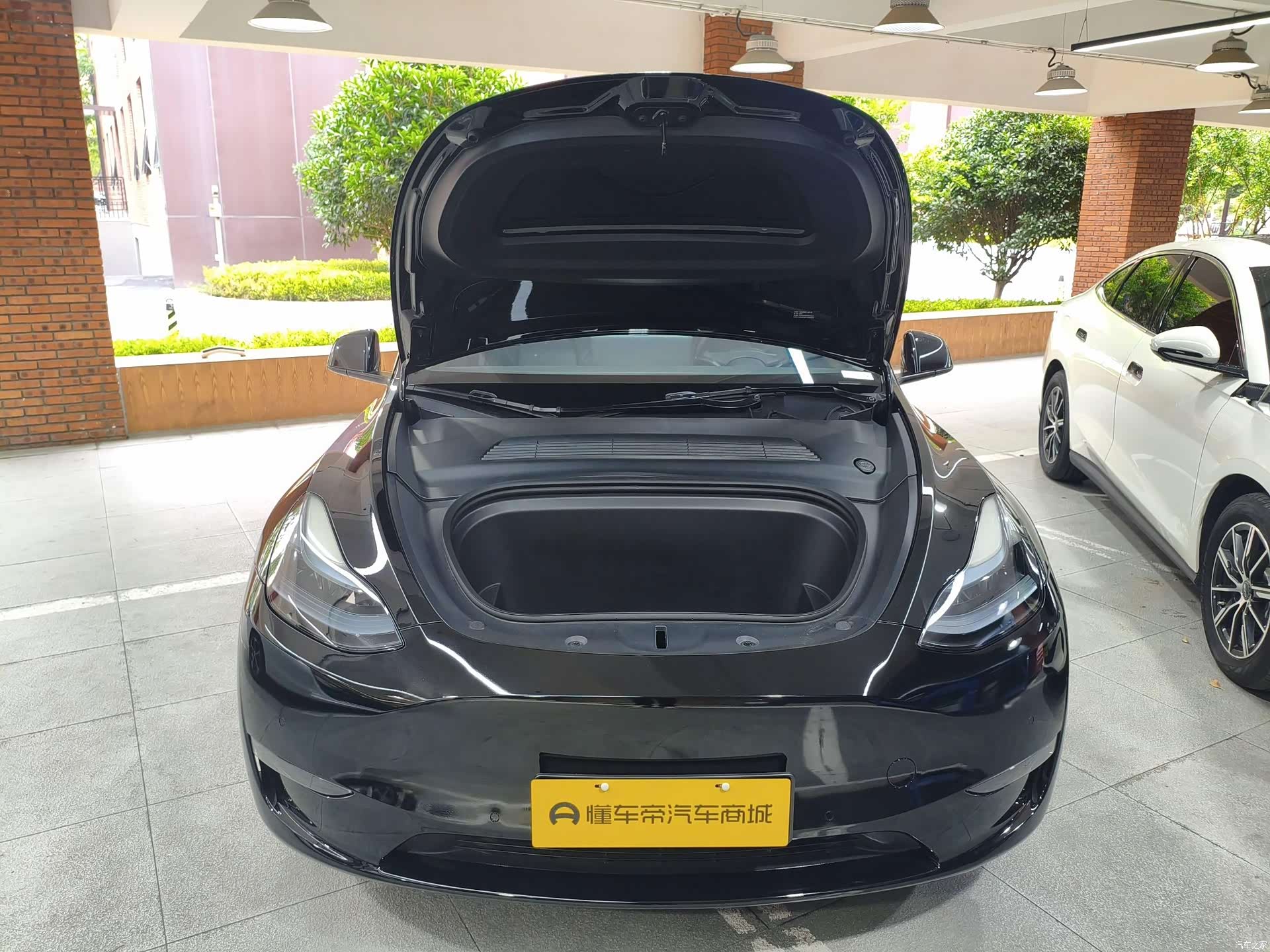 Tesla Model Y, 2023 19