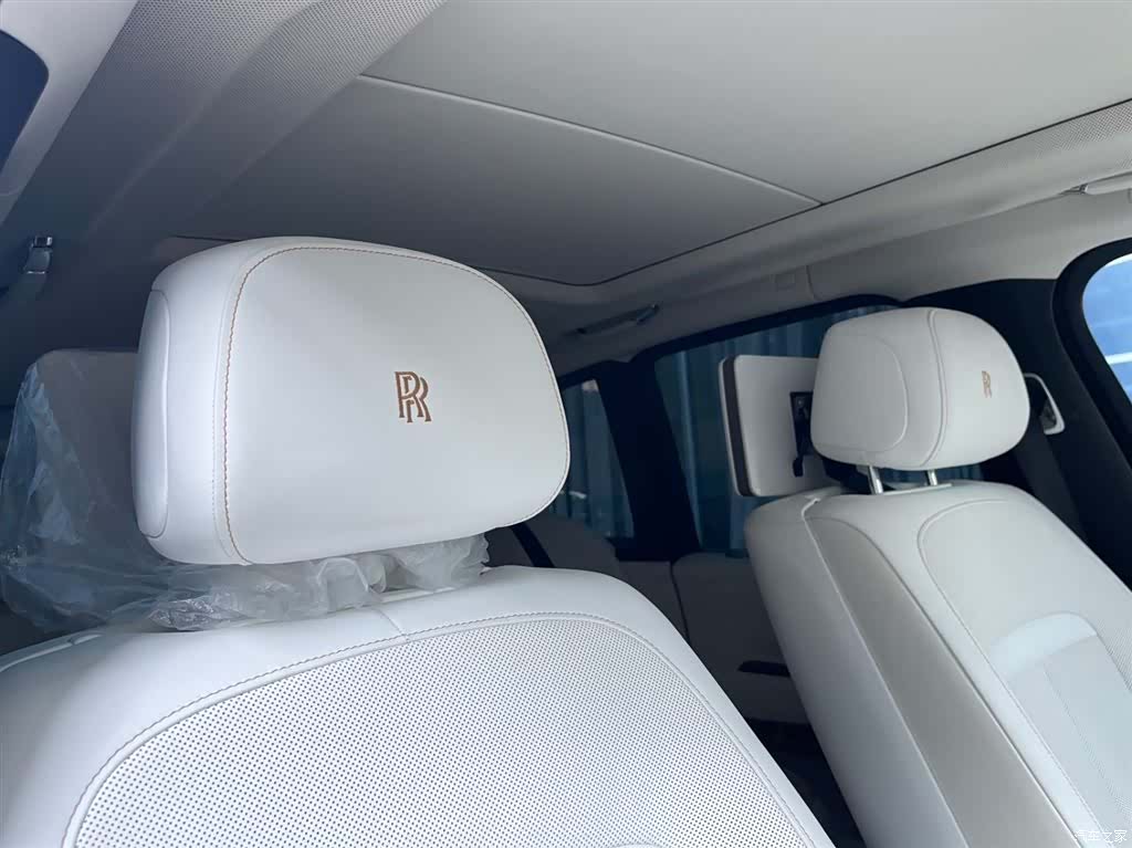 Rolls-Royce Cullinan, 2025 21
