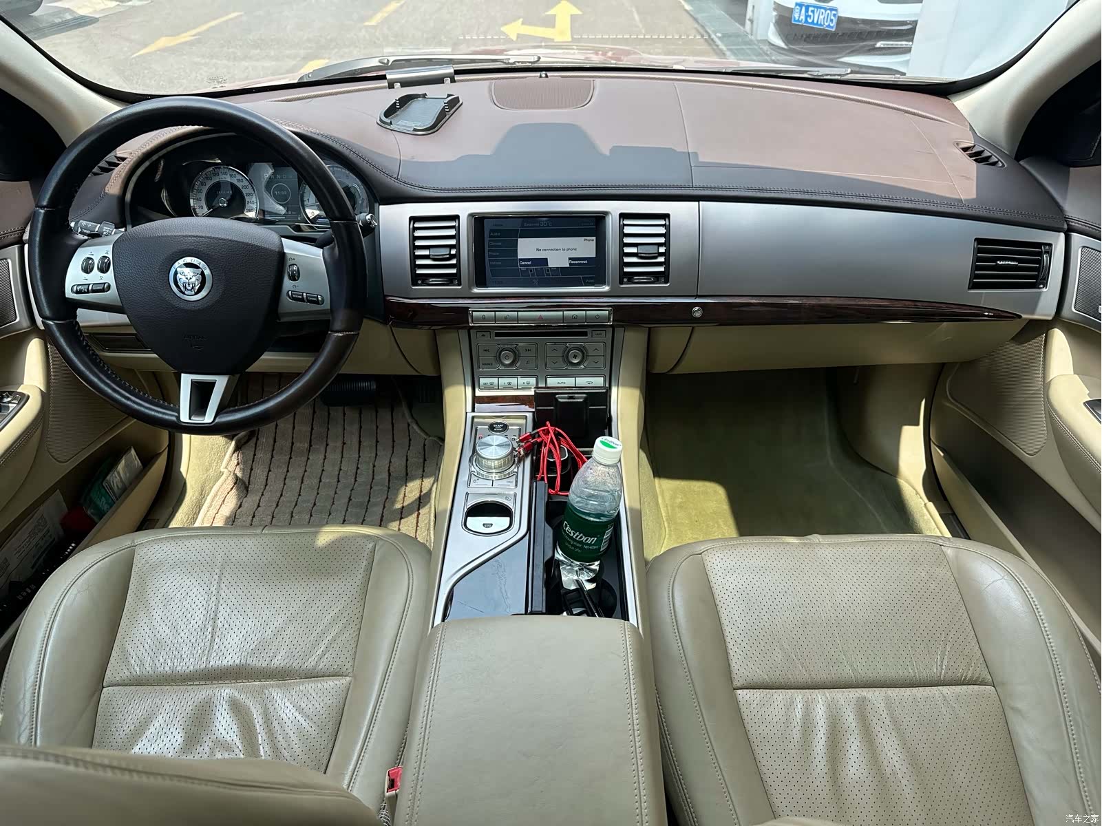 Jaguar XF, 2011 10
