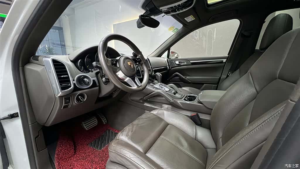 Porsche Cayenne, 2015 10