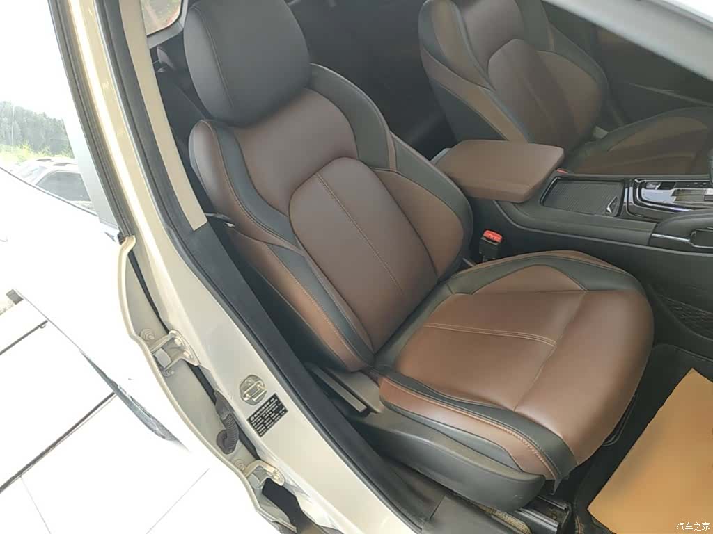 DongFeng AX7, 2018 25