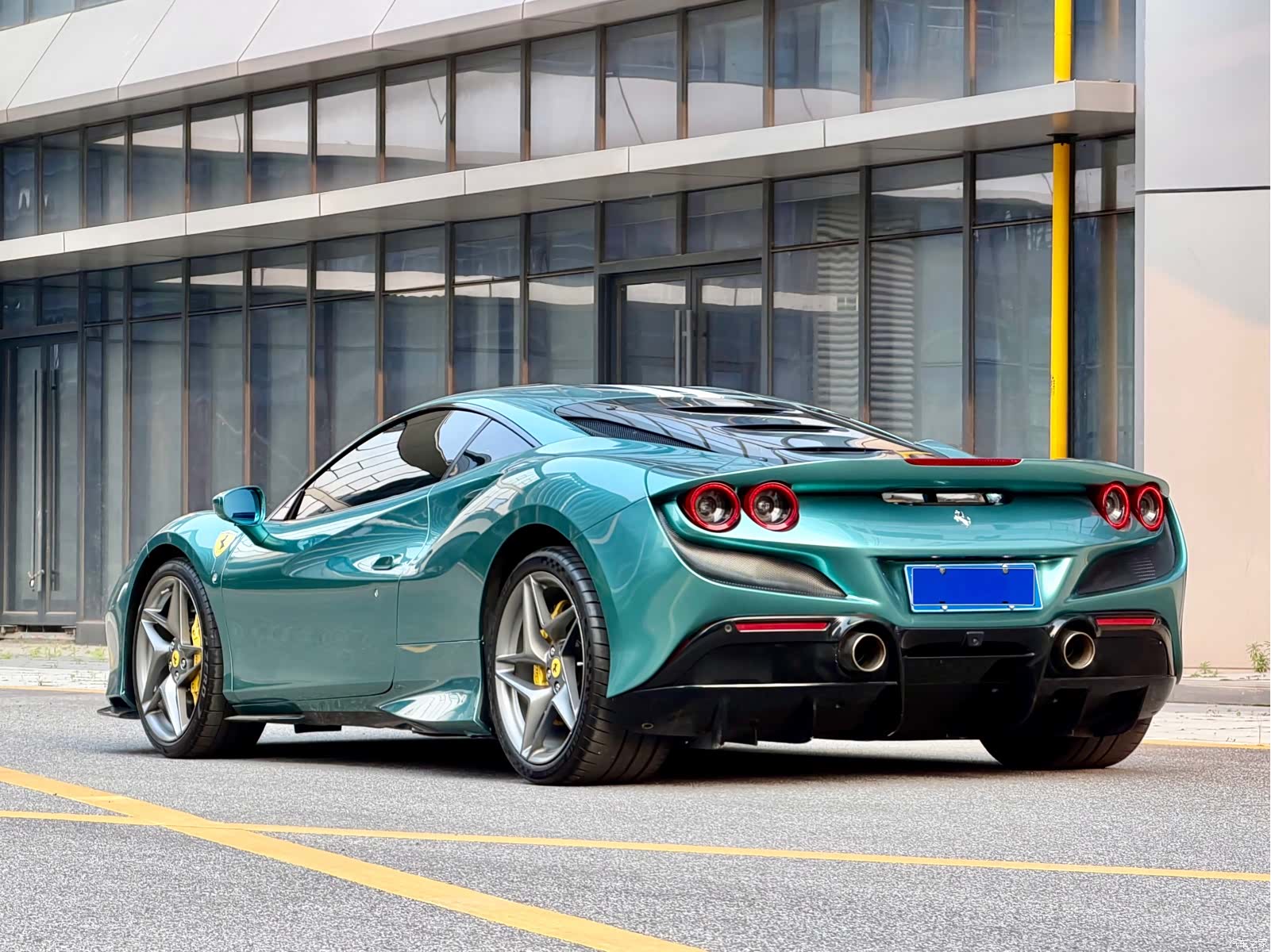 Ferrari F8, 2021 4