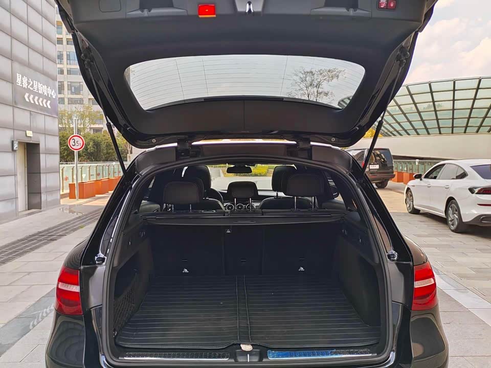 Mercedes-Benz GLC Mercedes-Benz GLC