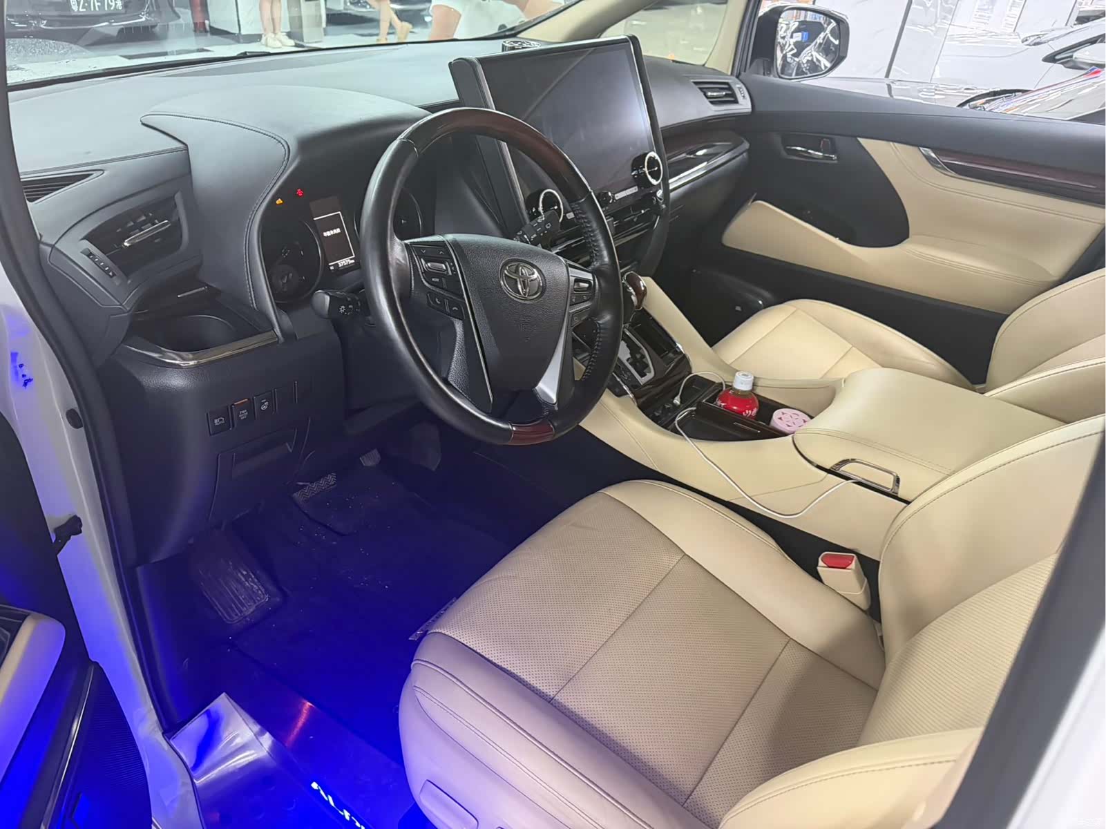 Toyota Alphard, 2018 6
