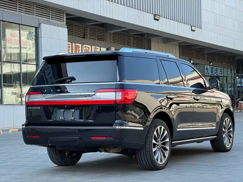 Lincoln Navigator