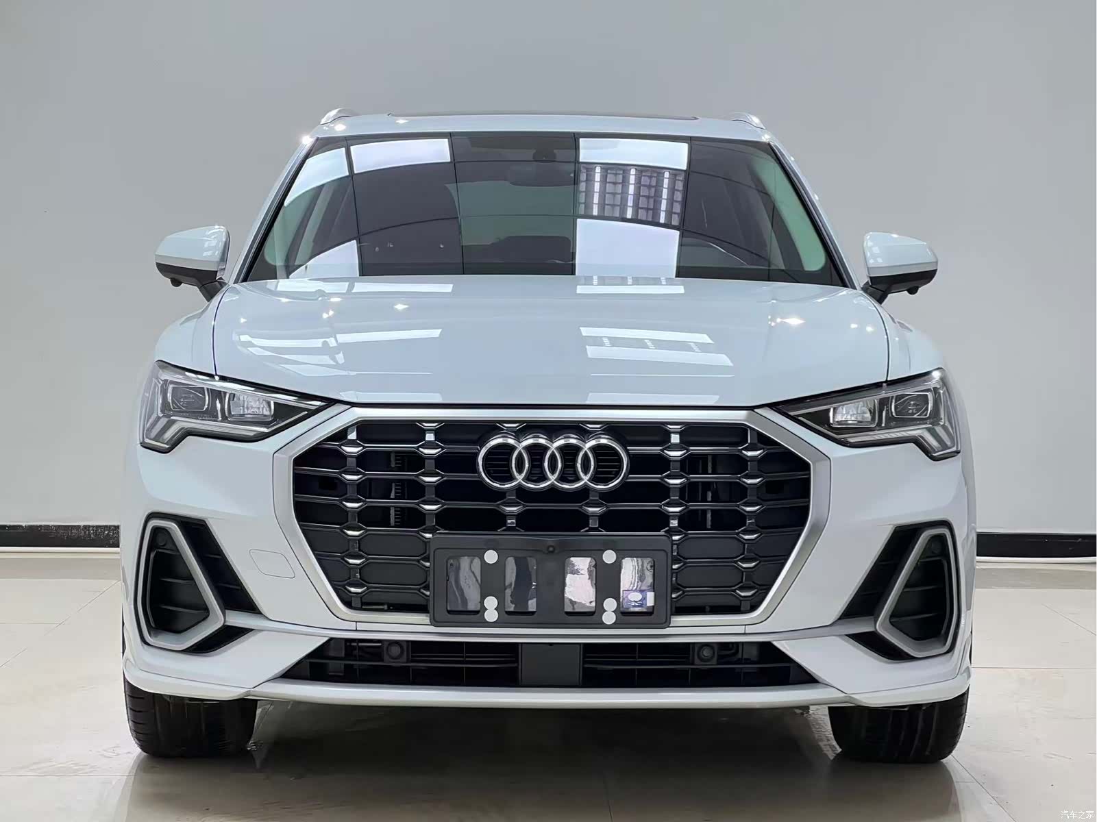 Audi Q3, 2023 2