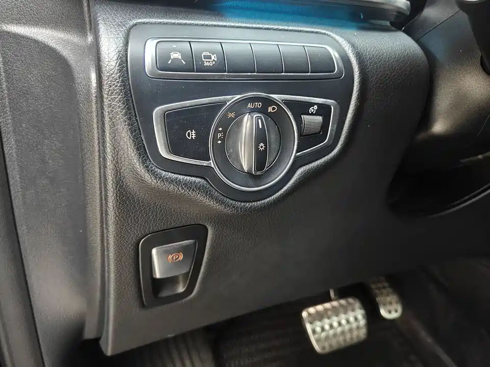 Mercedes-Benz V-class