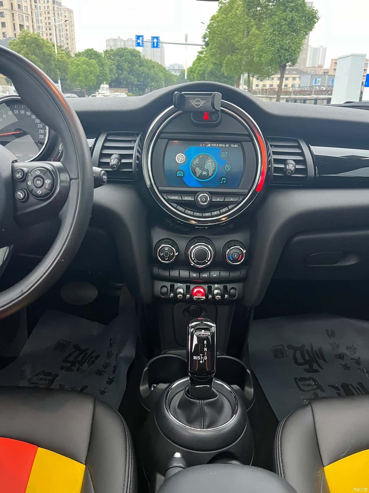 Mini ONE, 2019 9