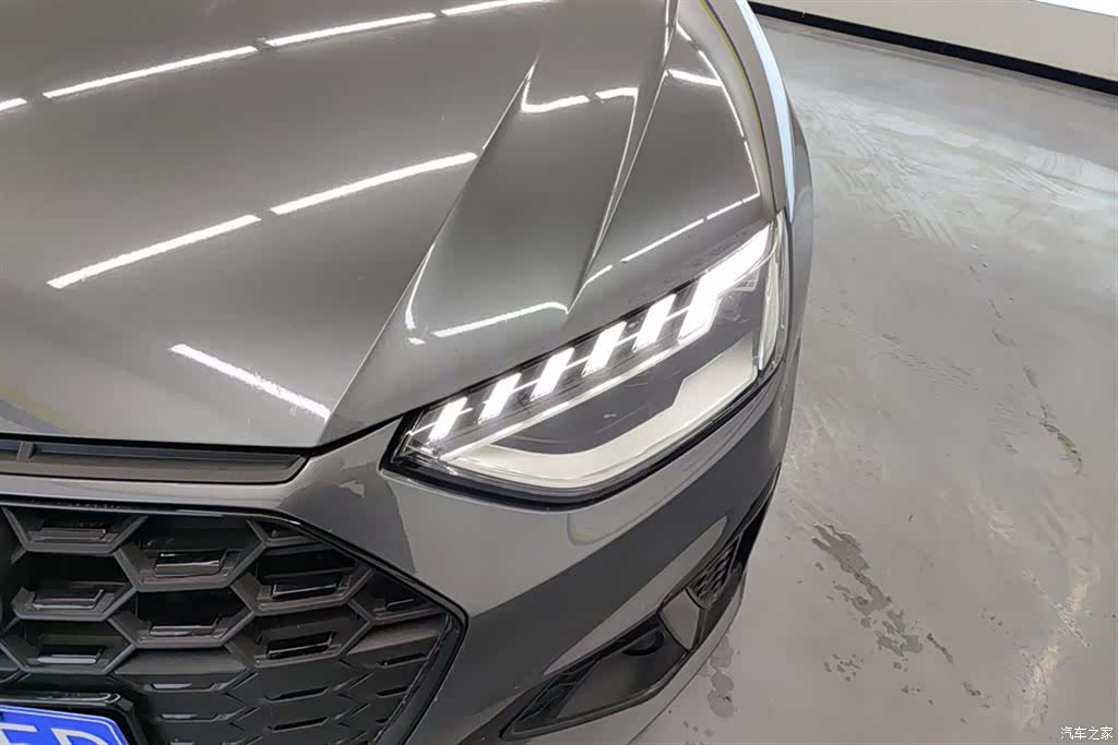 Audi A4L, 2021 все фото