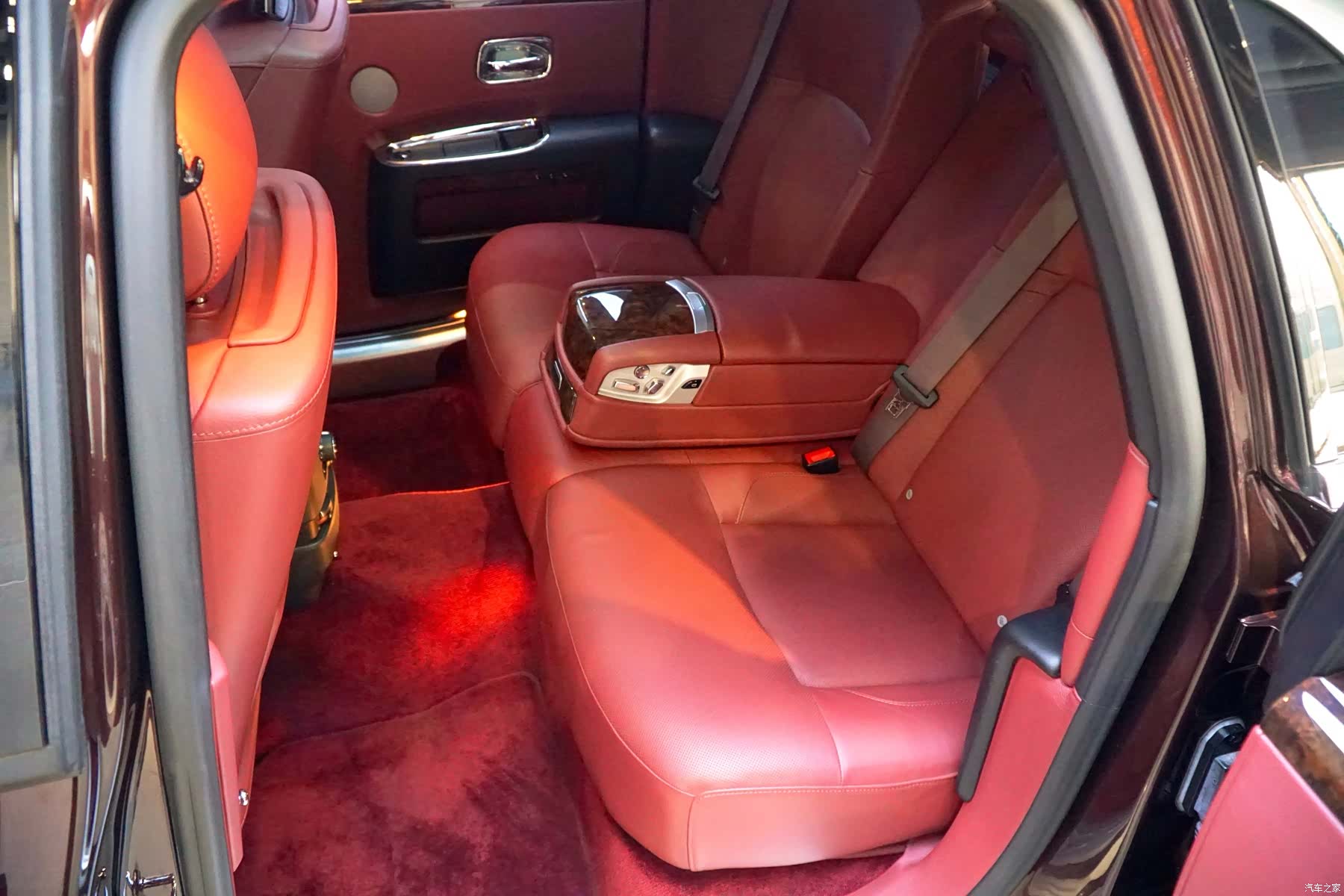 Rolls-Royce Ghost, 2011 11