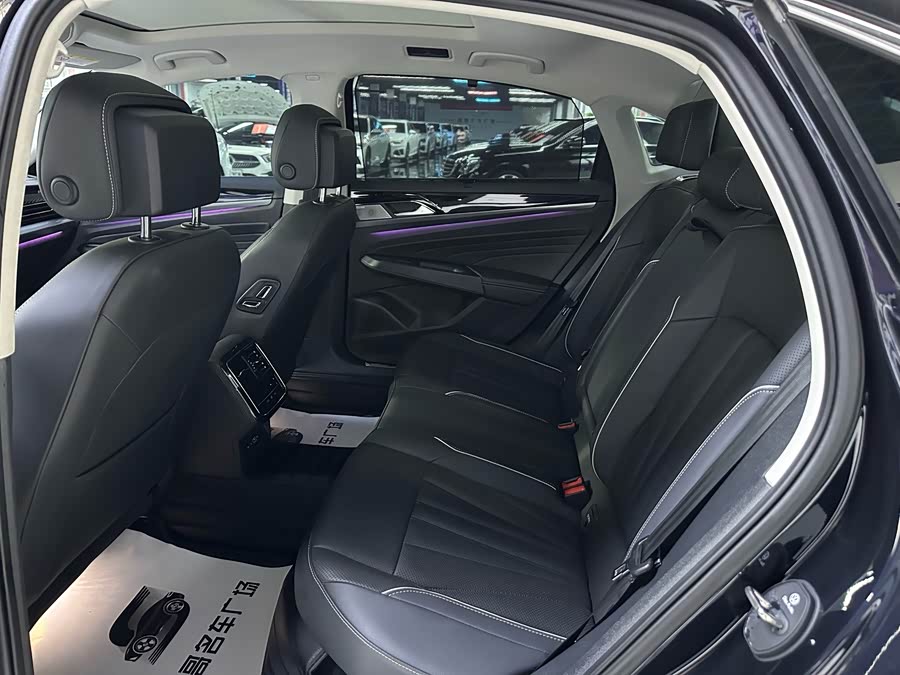 Volkswagen Passat 2024, фото 5