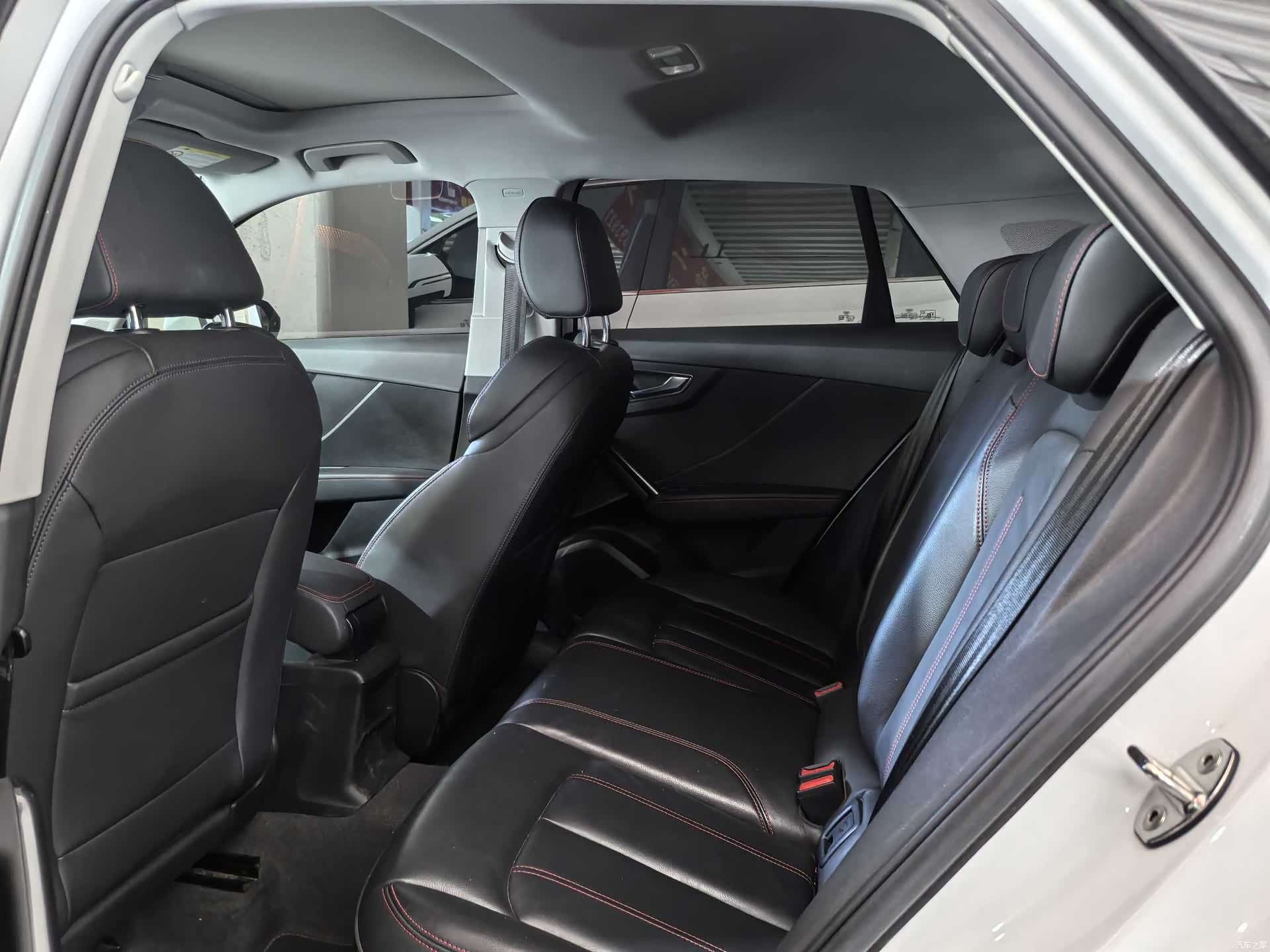 Audi Q2L, 2023 8