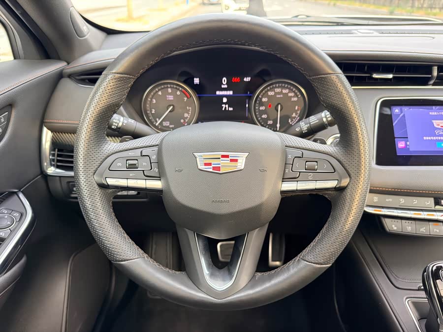 Cadillac XT4 2023, фото 15