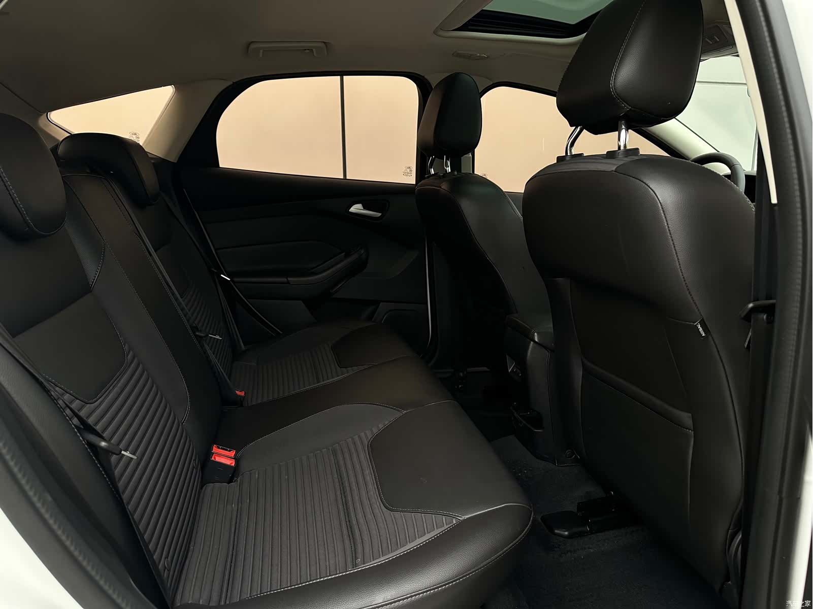 Ford Focus, 2017 11